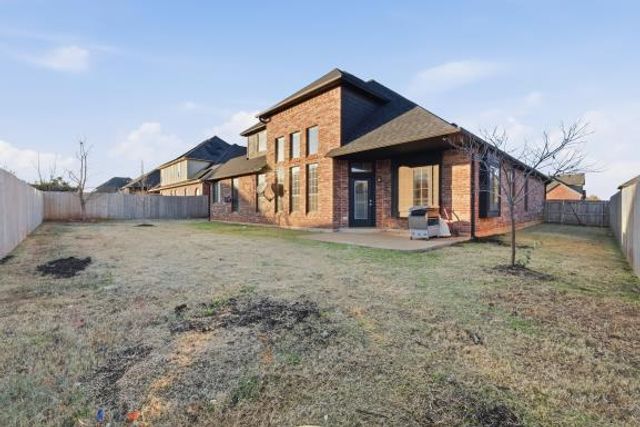 912 Preston Park Drive, Yukon, OK 73099