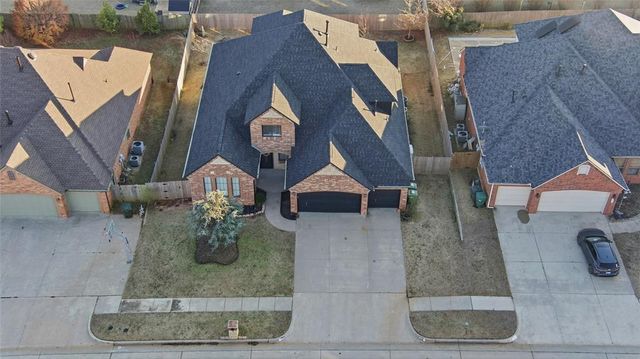 912 Preston Park Drive, Yukon, OK 73099