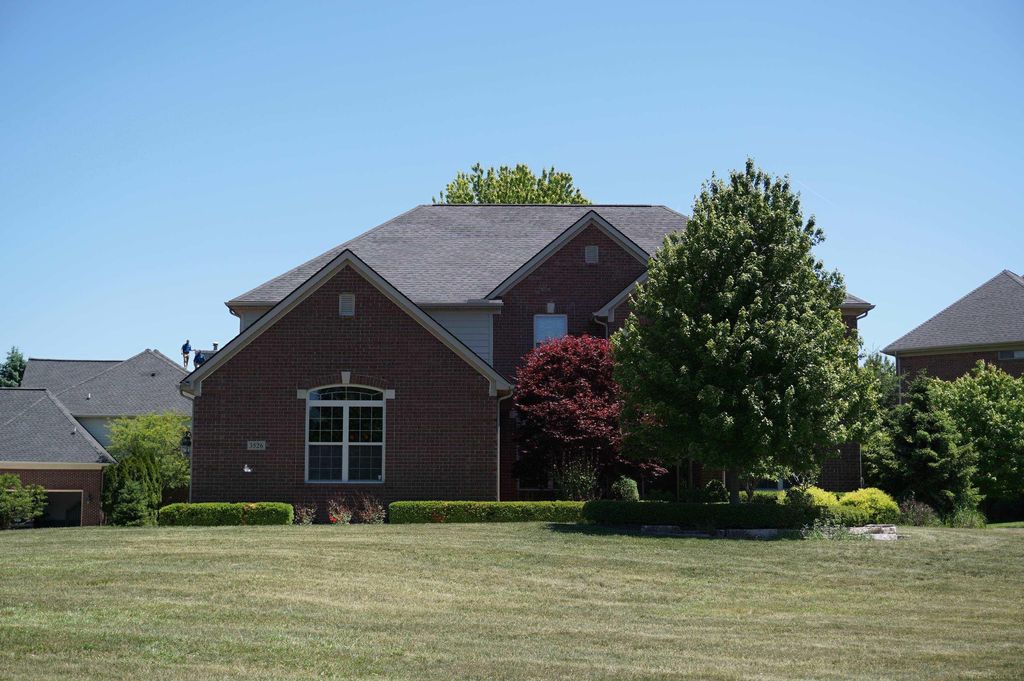 3526 Hawthorn Court, Oakland Twp, MI 48363
