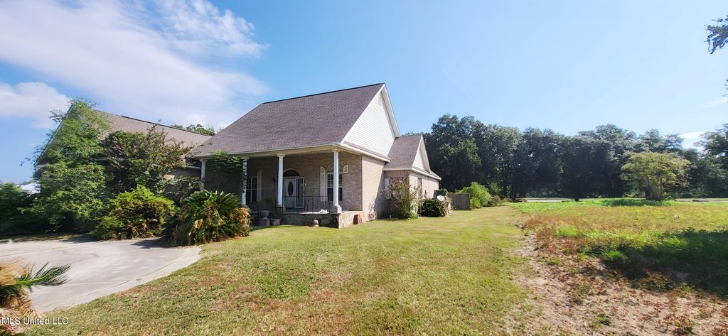 224 Clarence Avenue, Pass Christian, MS 39571