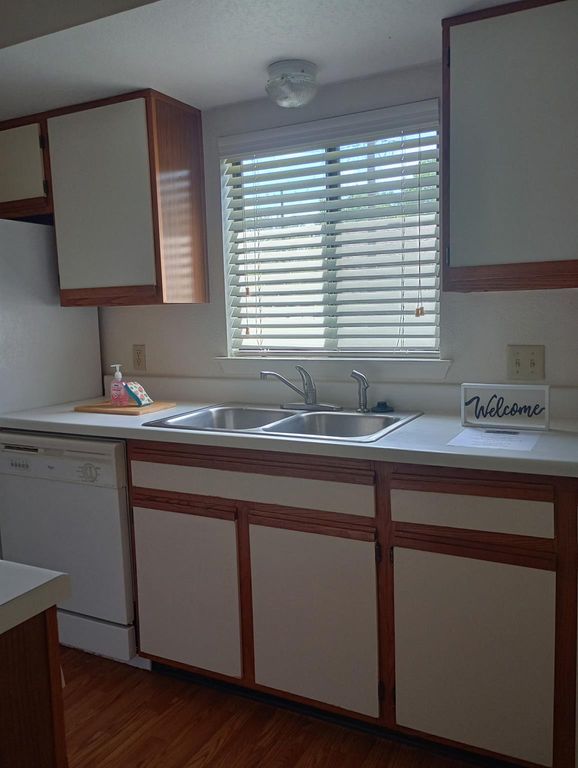 728 W San Antonio ST 106 A, Lockhart, TX 78644