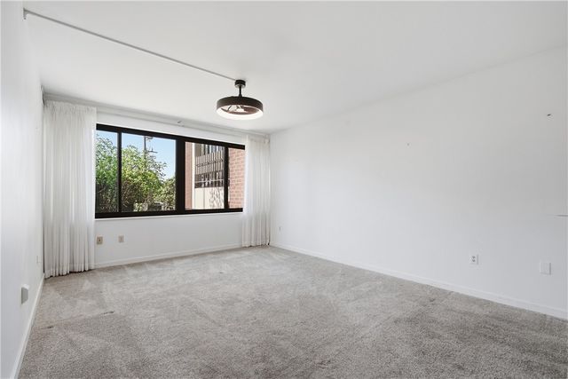 750 Washington Rd 109, Mt Lebanon, PA 15228