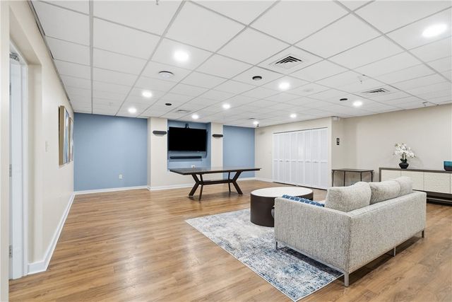 750 Washington Rd 109, Mt Lebanon, PA 15228