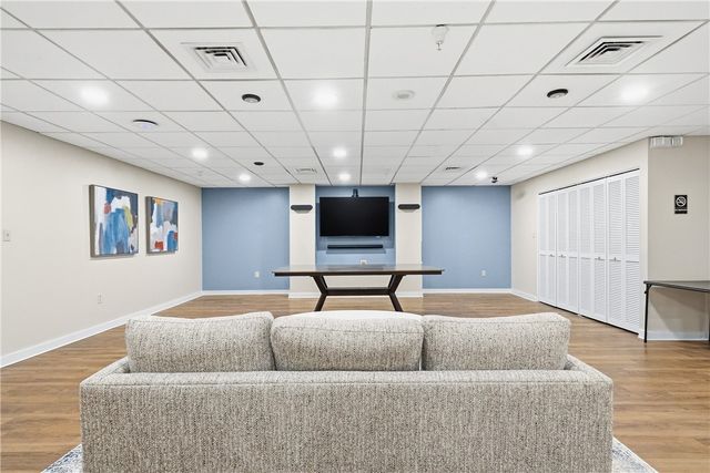 750 Washington Rd 109, Mt Lebanon, PA 15228