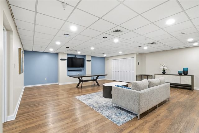 750 Washington Rd 109, Mt Lebanon, PA 15228