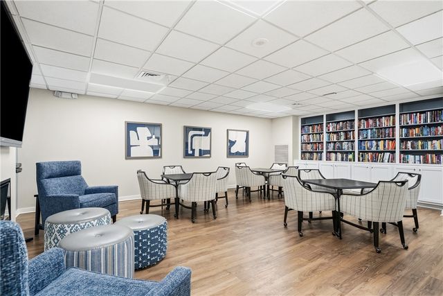 750 Washington Rd 109, Mt Lebanon, PA 15228