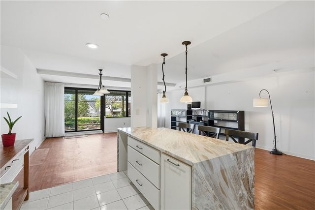 750 Washington Rd 109, Mt Lebanon, PA 15228