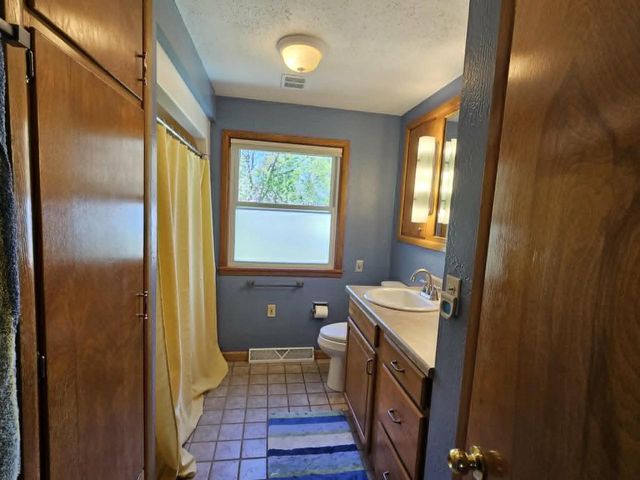 455 E ELLEFSON STREET, Iola, WI 54945