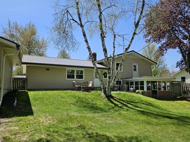 455 E ELLEFSON STREET, Iola, WI 54945