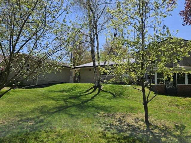 455 E ELLEFSON STREET, Iola, WI 54945