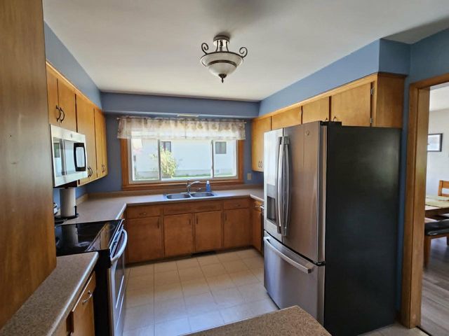 455 E ELLEFSON STREET, Iola, WI 54945