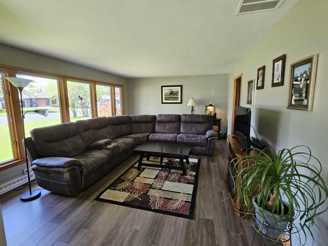 455 E ELLEFSON STREET, Iola, WI 54945