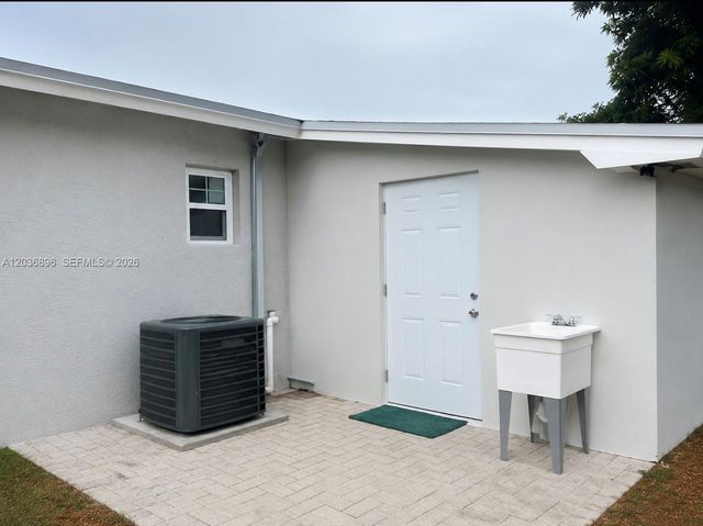 3040 NW 20th Street, Fort Lauderdale, FL 33311