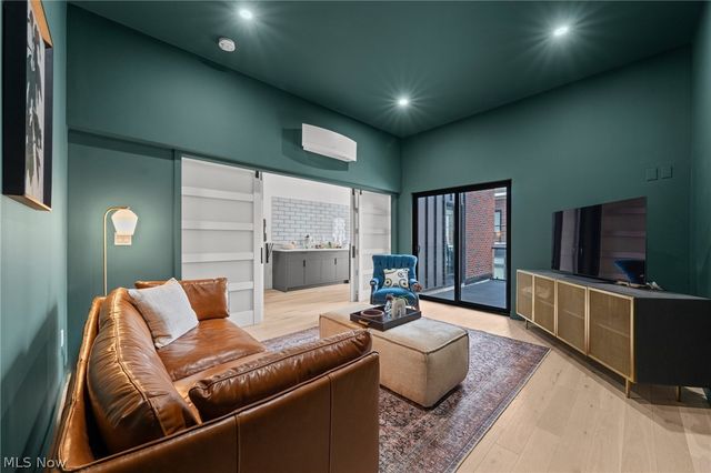 3111 Vine Court, Cleveland, OH 44113