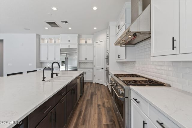 1111 E HOLLAND PARK Drive, Gilbert, AZ 85297