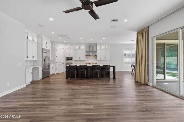 1111 E HOLLAND PARK Drive, Gilbert, AZ 85297