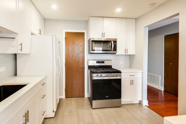 10 Waterbury Lane M2, Schaumburg, IL 60193