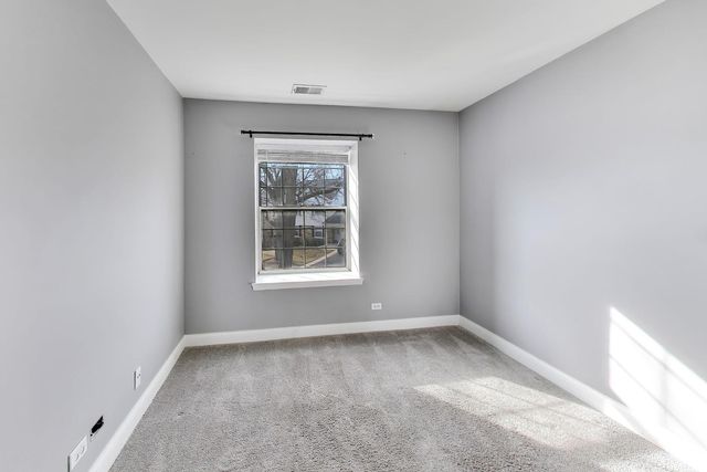 10 Waterbury Lane M2, Schaumburg, IL 60193