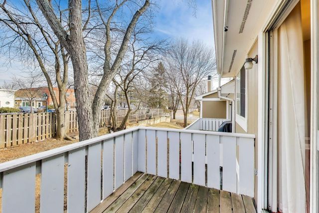 10 Waterbury Lane M2, Schaumburg, IL 60193