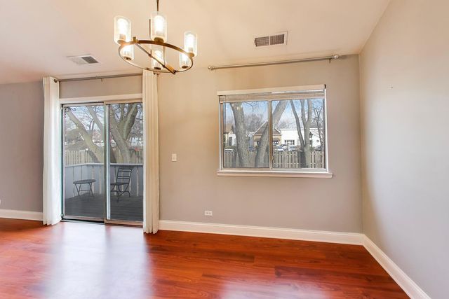 10 Waterbury Lane M2, Schaumburg, IL 60193