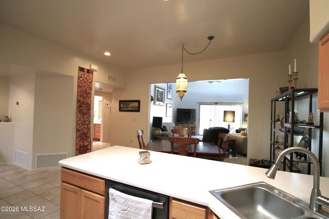 8174 N Peppersauce Drive, Oro Valley, AZ 85704