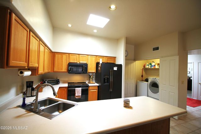 8174 N Peppersauce Drive, Oro Valley, AZ 85704