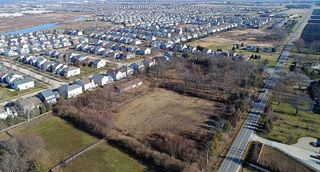 2425 W Wolfs Crossing Road, Oswego, IL 60543