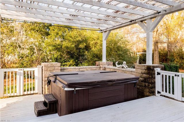 103 Clipper Creek LN, Smithfield, VA 23430