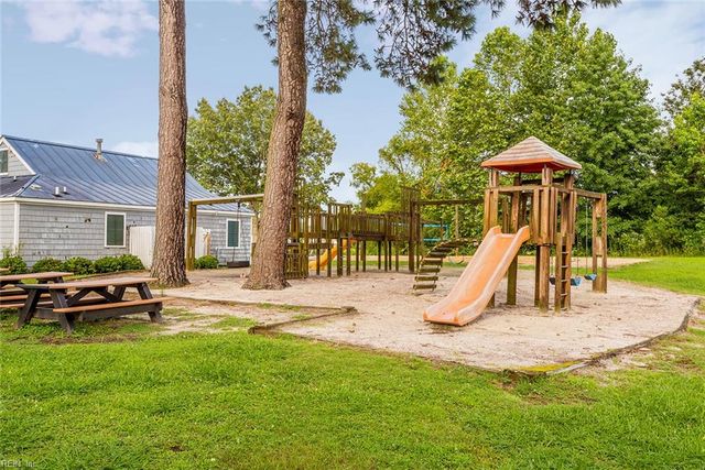 103 Clipper Creek LN, Smithfield, VA 23430