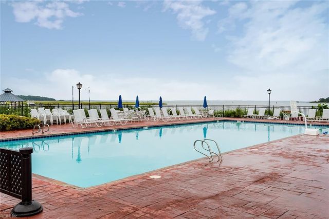 103 Clipper Creek LN, Smithfield, VA 23430