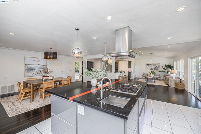 3060 Todd Ct, Castro Valley, CA 94546