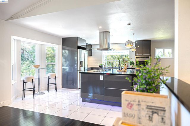 3060 Todd Ct, Castro Valley, CA 94546