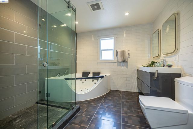 3060 Todd Ct, Castro Valley, CA 94546