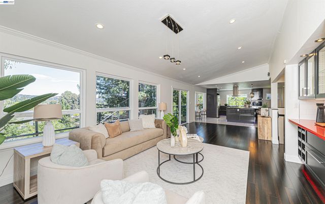 3060 Todd Ct, Castro Valley, CA 94546