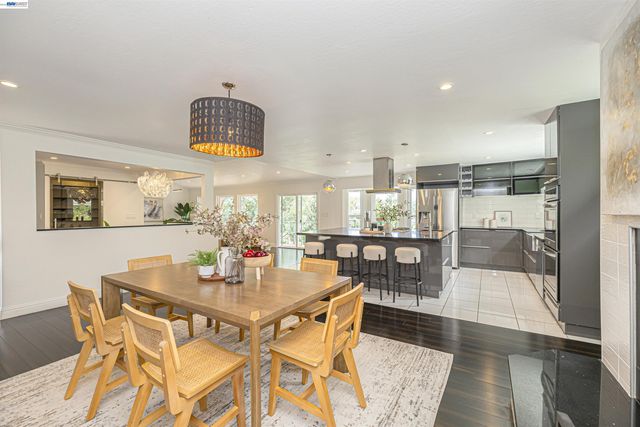 3060 Todd Ct, Castro Valley, CA 94546