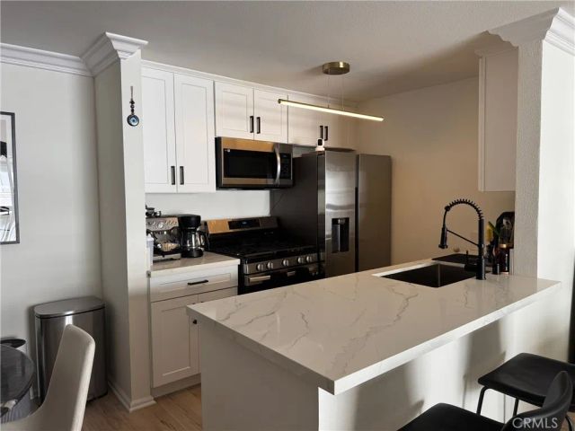 7320 Hawthorn Avenue 312, Los Angeles, CA 90046