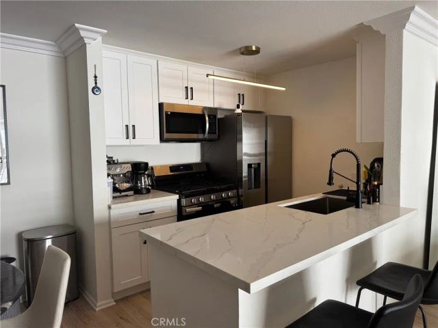 7320 Hawthorn Avenue 312, Los Angeles, CA 90046