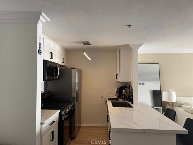 7320 Hawthorn Avenue 312, Los Angeles, CA 90046