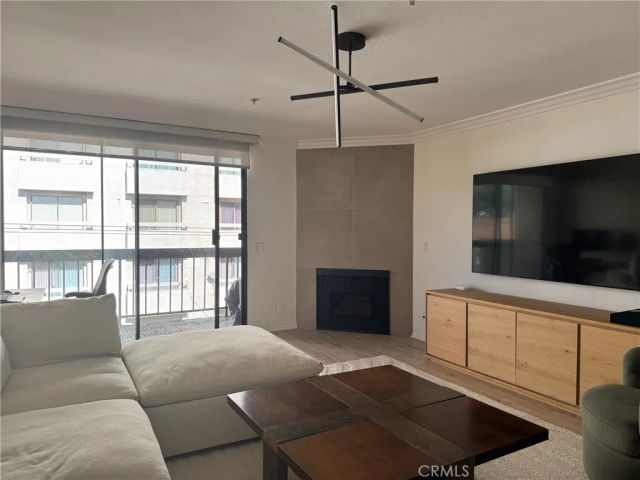 7320 Hawthorn Avenue 312, Los Angeles, CA 90046