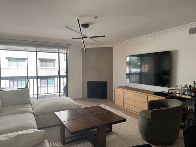 7320 Hawthorn Avenue 312, Los Angeles, CA 90046