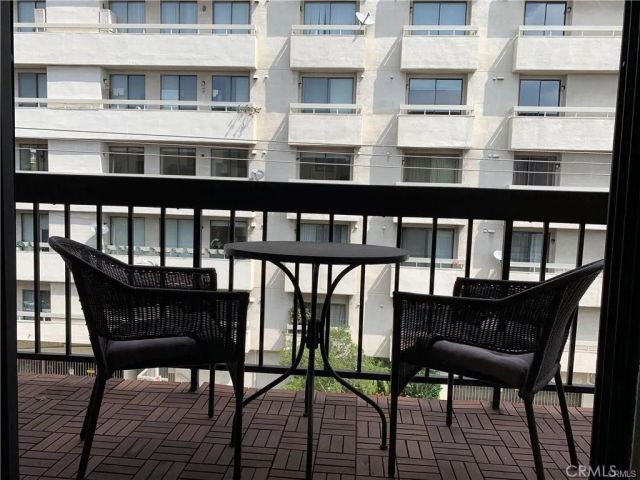 7320 Hawthorn Avenue 312, Los Angeles, CA 90046