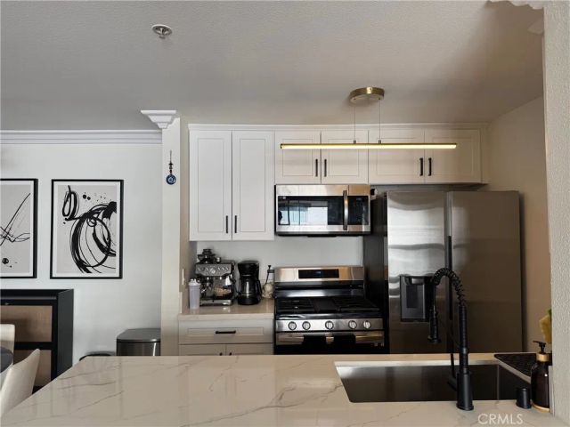 7320 Hawthorn Avenue 312, Los Angeles, CA 90046