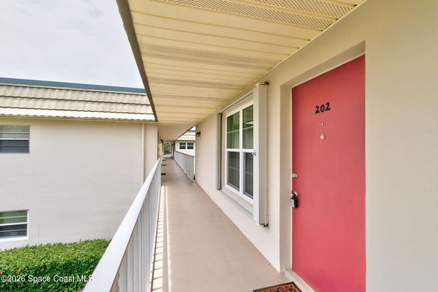 5 Vista Gardens Trail 202, Vero Beach, FL 32962