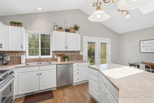 11302 8th Avenue Nw, Tallmadge Twp, MI 49534