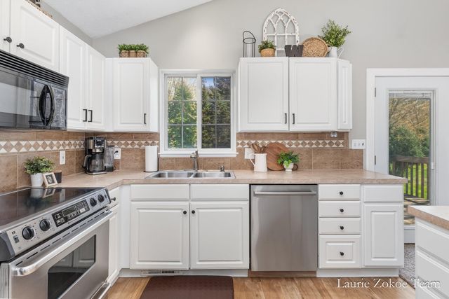 11302 8th Avenue Nw, Tallmadge Twp, MI 49534