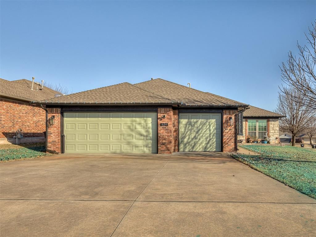 624 Applewood Street, Moore, OK 73160