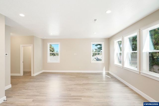 160 Salem Heights Av S, Salem, OR 97302