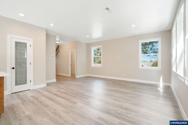 160 Salem Heights Av S, Salem, OR 97302