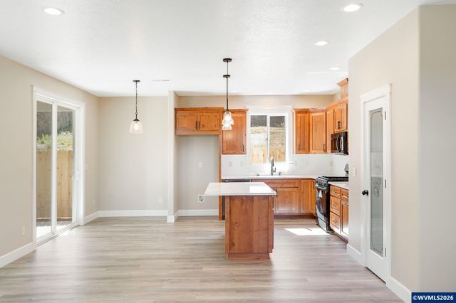 160 Salem Heights Av S, Salem, OR 97302