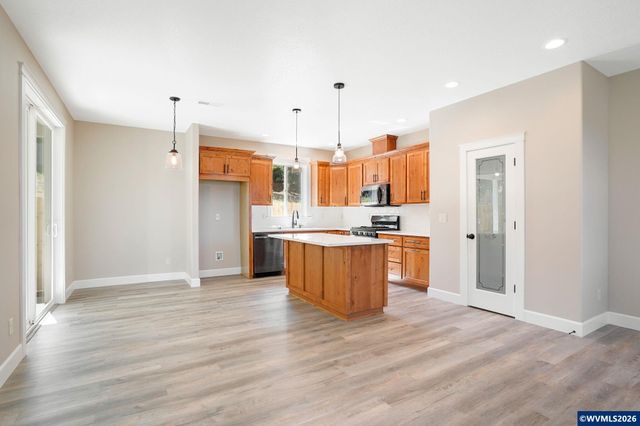 160 Salem Heights Av S, Salem, OR 97302